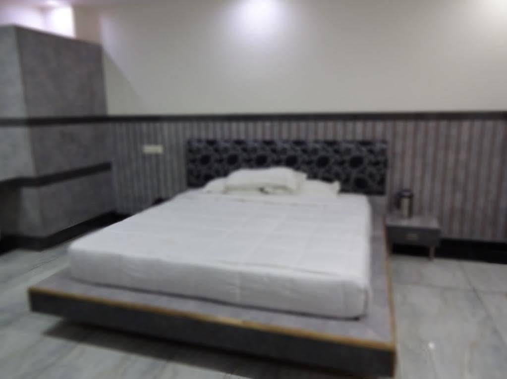 Hotel Shree Vinayak Palace בהופאל מראה חיצוני תמונה