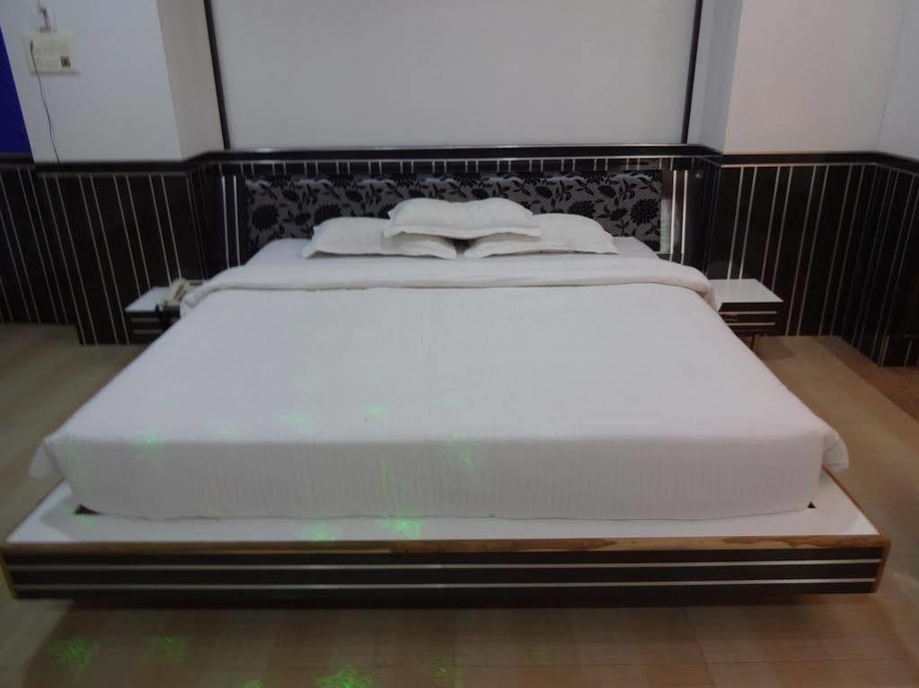 Hotel Shree Vinayak Palace בהופאל מראה חיצוני תמונה