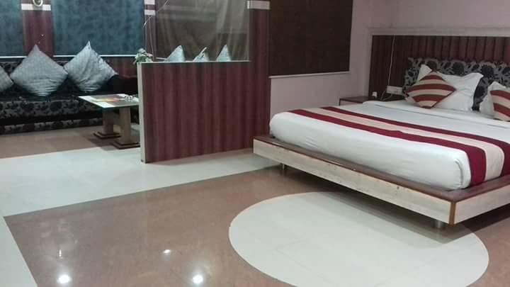 Hotel Shree Vinayak Palace בהופאל מראה חיצוני תמונה