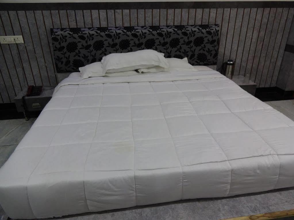 Hotel Shree Vinayak Palace בהופאל מראה חיצוני תמונה
