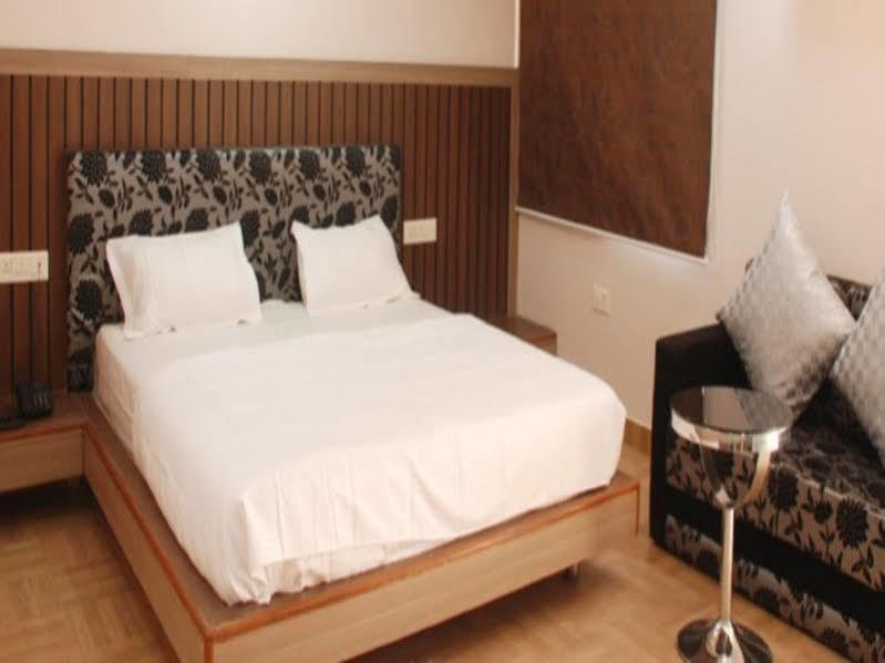 Hotel Shree Vinayak Palace בהופאל מראה חיצוני תמונה