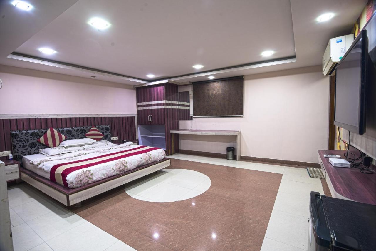 Hotel Shree Vinayak Palace בהופאל מראה חיצוני תמונה